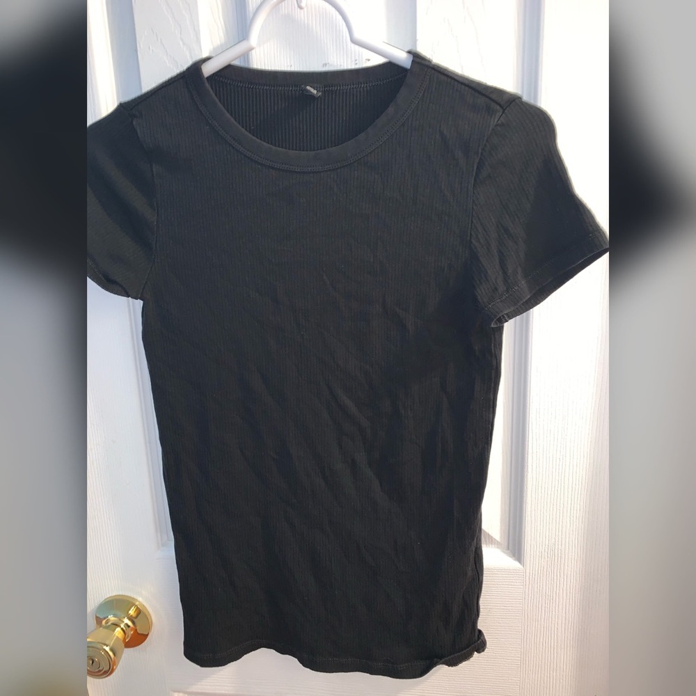UNIQLO Ribbed Black Tee